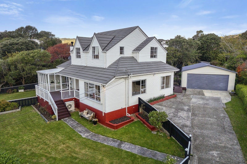 53 The Drive, Tawa, Wellington - Carousel 1