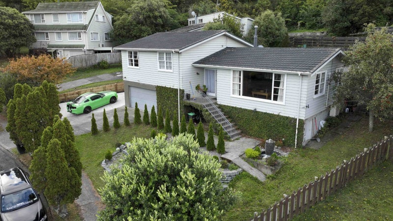 4 Rembrandt Avenue, Tawa, Wellington - Carousel 2