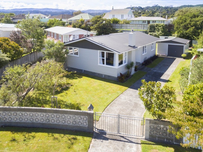 16 Ruru Crescent, Heretaunga, Upper Hutt - Carousel 1