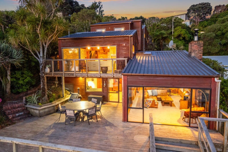 99 Motuhara Road, Plimmerton, Porirua - Carousel 1