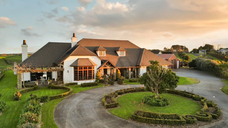 143 Wallace Road, Temple View, Hamilton - Carousel 1