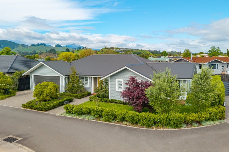 10 Thomas Way, Brightwater - Carousel 1