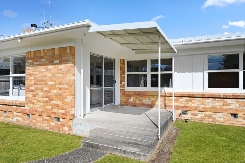 19 Tudor Crescent, Chedworth, Hamilton - Carousel 2