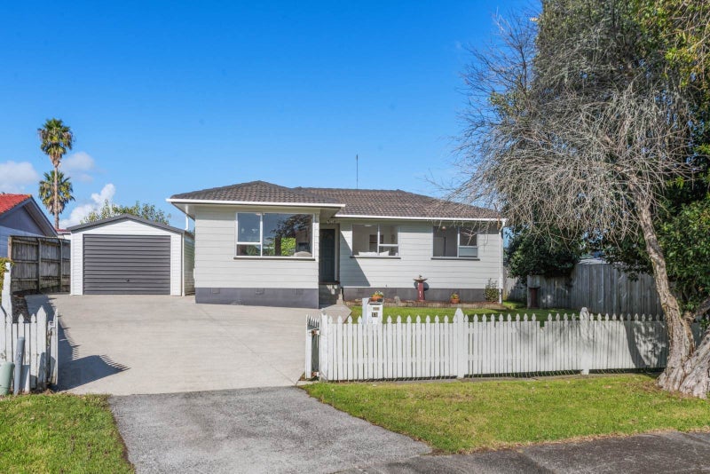 15 Tyndrum Place, Highland Park, Auckland - Carousel 1