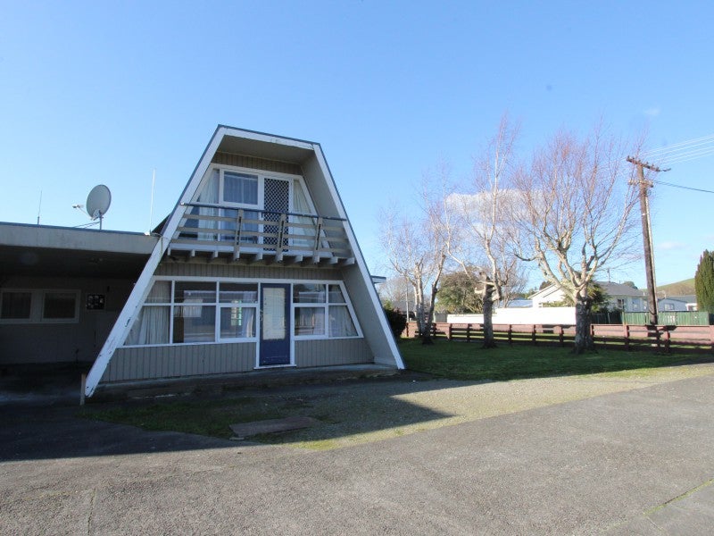 20 Tyndall Street, Pahiatua - Carousel 1