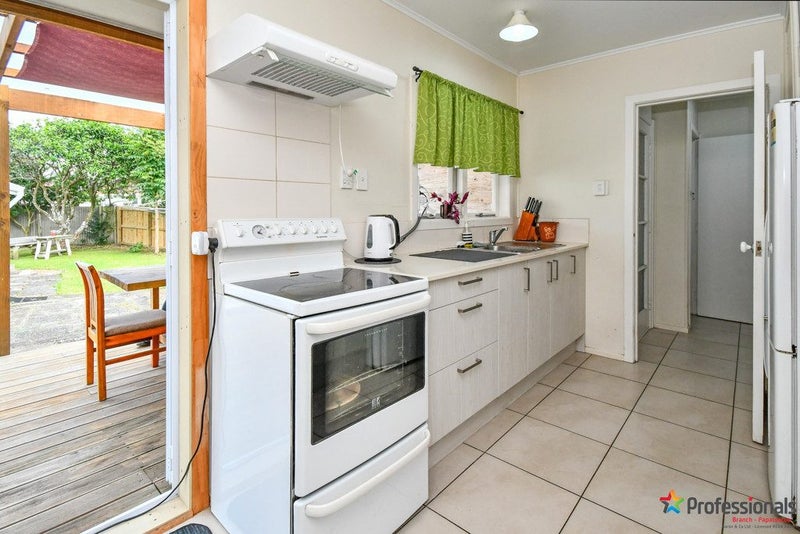 11 Awatere Street, Clover Park, Auckland - Carousel 2