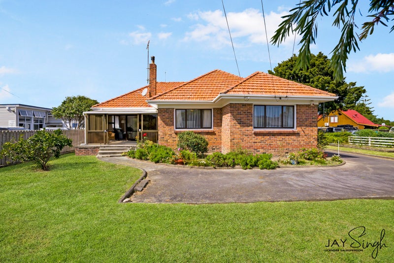 11 North Road, Papakura - Carousel 1