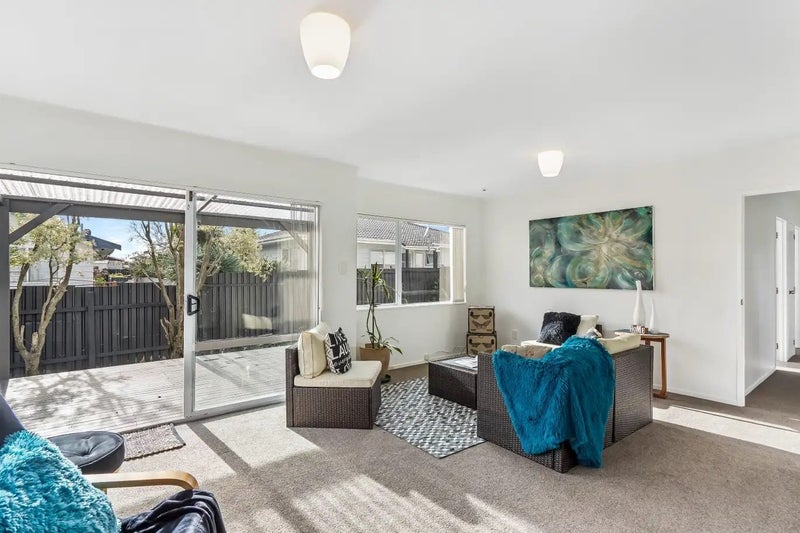 1/6 Trounson Avenue, Clendon Park, Auckland - Carousel 2