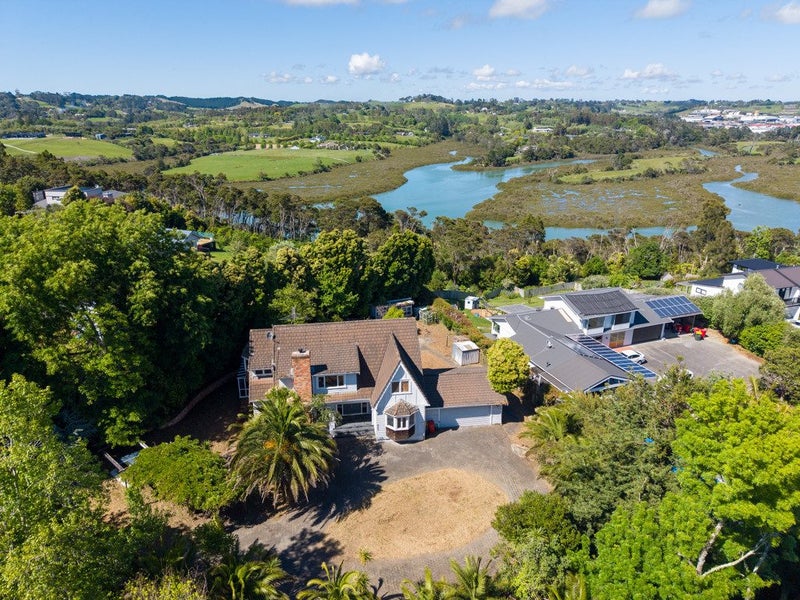 147B Whangaparaoa Road, Red Beach, Whangaparāoa - Carousel 1