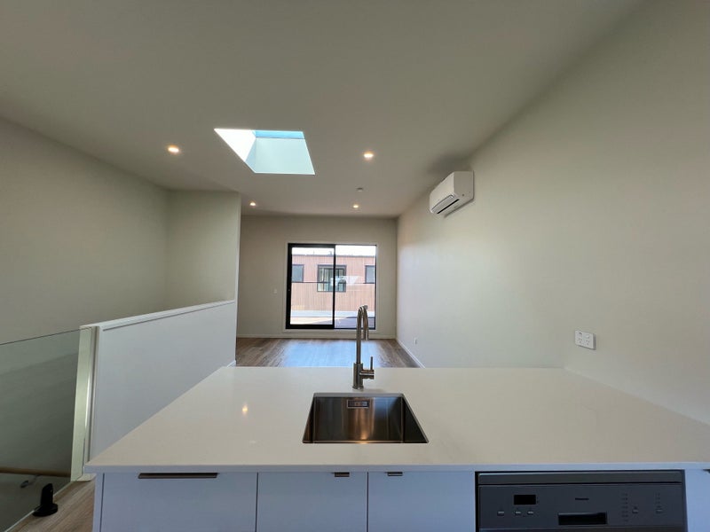 7/92 Cambridge Terrace, Waterloo, Lower Hutt - Carousel 1