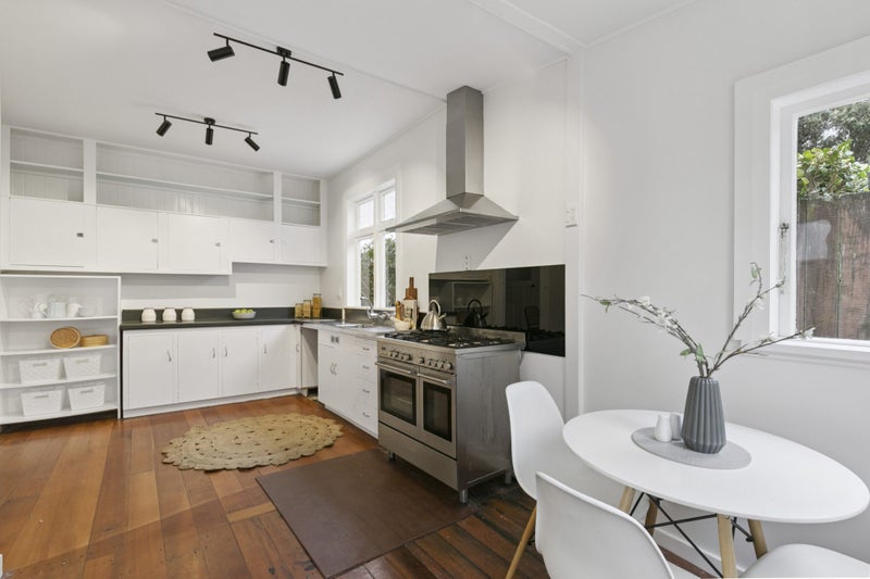 22 Beauchamp St, Karori, Wellington - Carousel 2