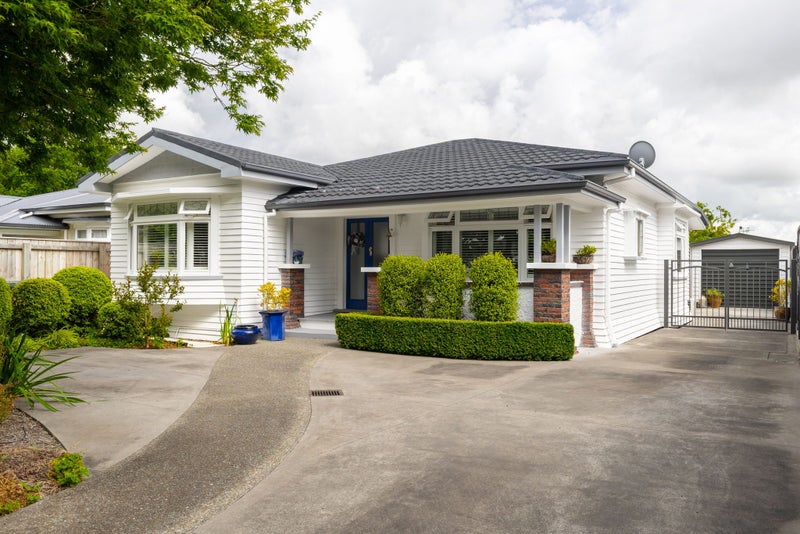 11 Manapouri Crescent, Hokowhitu, Palmerston North - Carousel 1