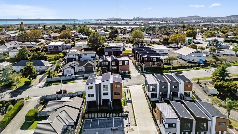 54 Raupeti Lane, Henderson, Auckland - Carousel 1