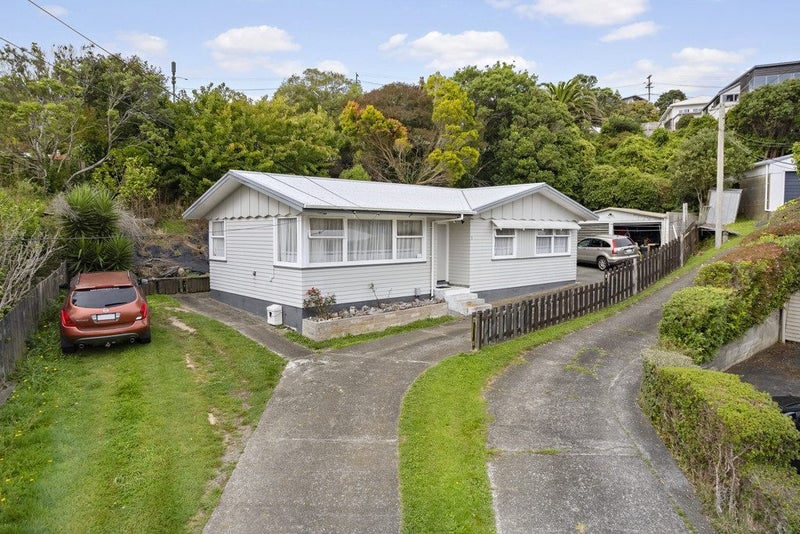 3 Jonathan Way, Paparangi, Wellington - Carousel 1