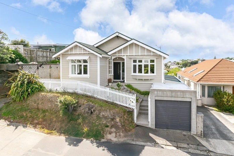 36 Charlotte Avenue, Brooklyn, Wellington - Carousel 1