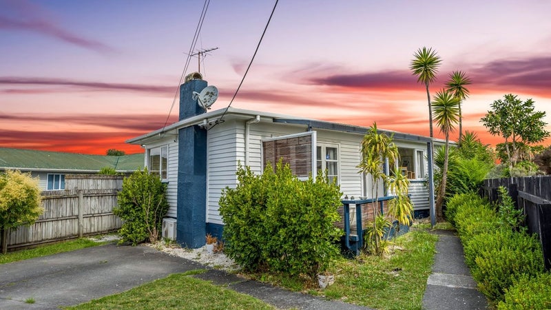 1C Kuaka Place, New Lynn, Auckland - Carousel 1