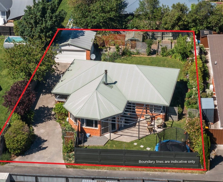 63 Gladstone Road, Woodend, Woodend - Carousel 1