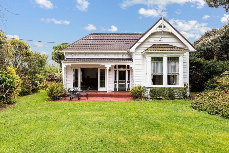 1097 Junction Road, New Plymouth - Carousel 1