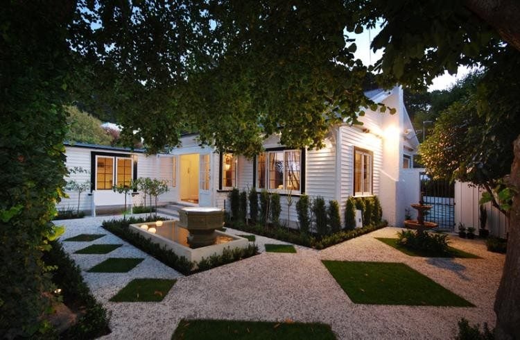 18 Nikau Street, Eastbourne, Lower Hutt - Carousel 1