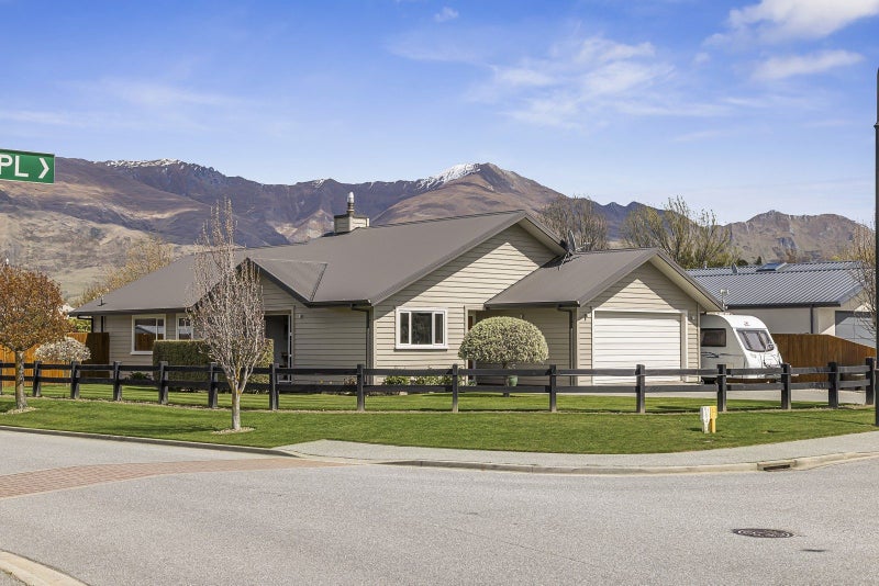 1 Moncrieff Place, Wanaka - Carousel 1