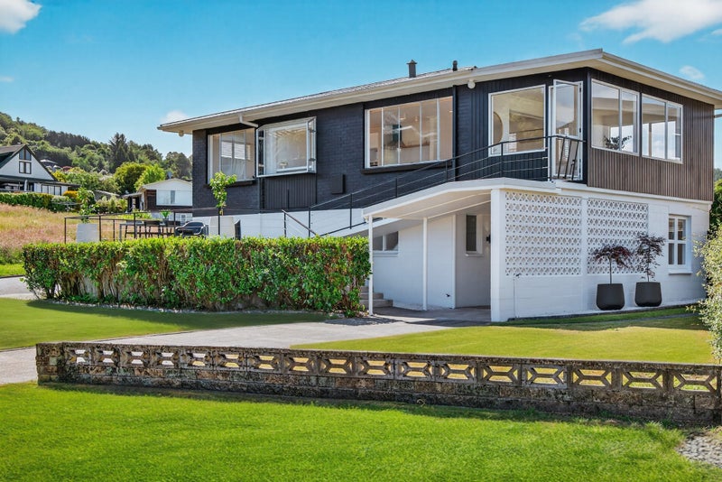 1 Winston Street, Acacia Bay, Taupo - Carousel 1