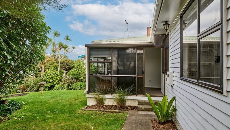 11 Raroa Place, Pukerua Bay, Porirua - Carousel 1