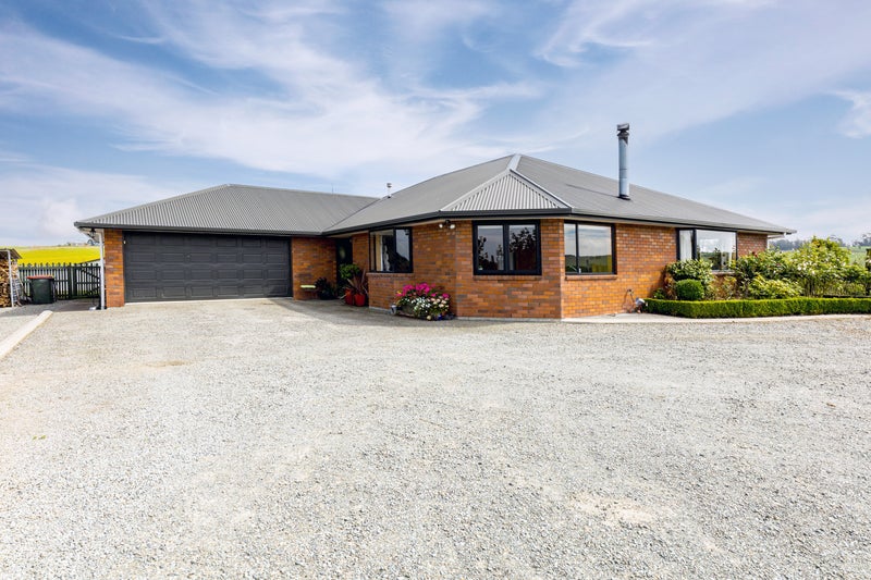 100 King Road, Rosewill - Carousel 1