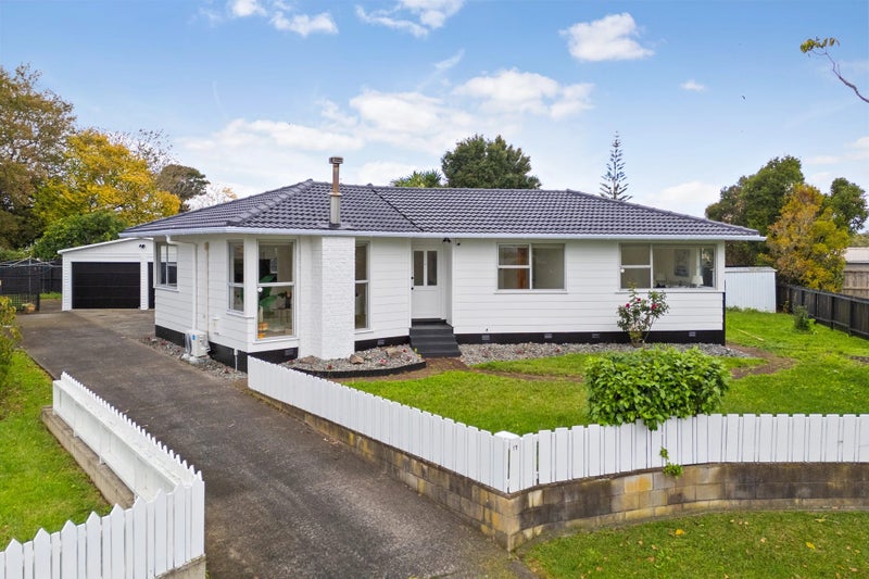 17 Nan Place, Pakuranga Heights, Auckland - Carousel 1