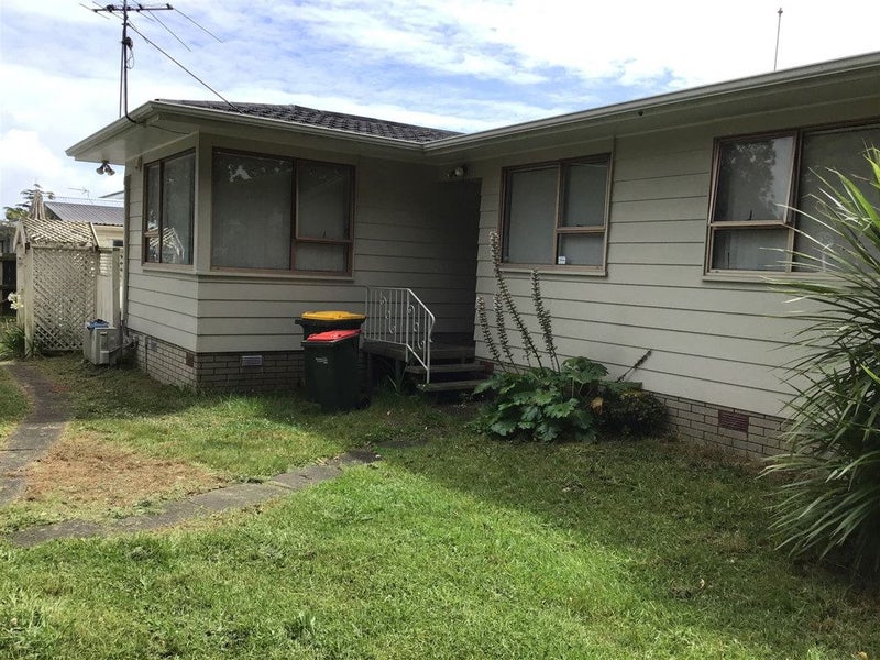 1 Sandrine Avenue, Clover Park, Auckland - Carousel 1