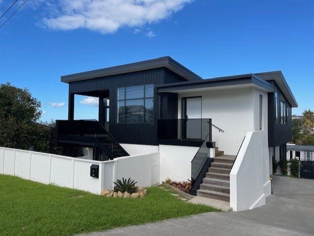 39 Hyde Road, Rothesay Bay, Auckland - Carousel 2