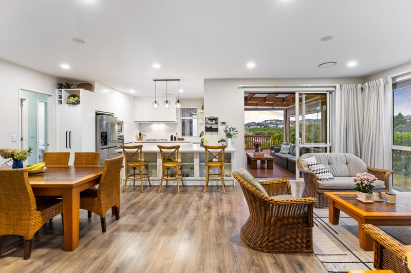 21 Flavell Drive, Orewa, Orewa - Carousel 2