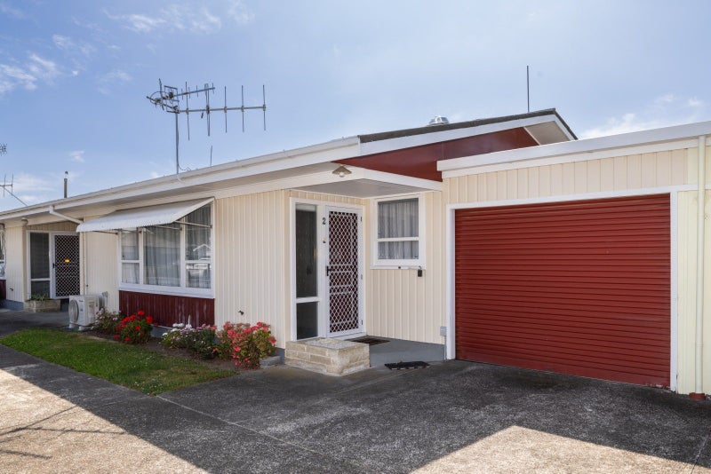 2/24 WHITE STREET, TARADALE, NAPIER - Carousel 1