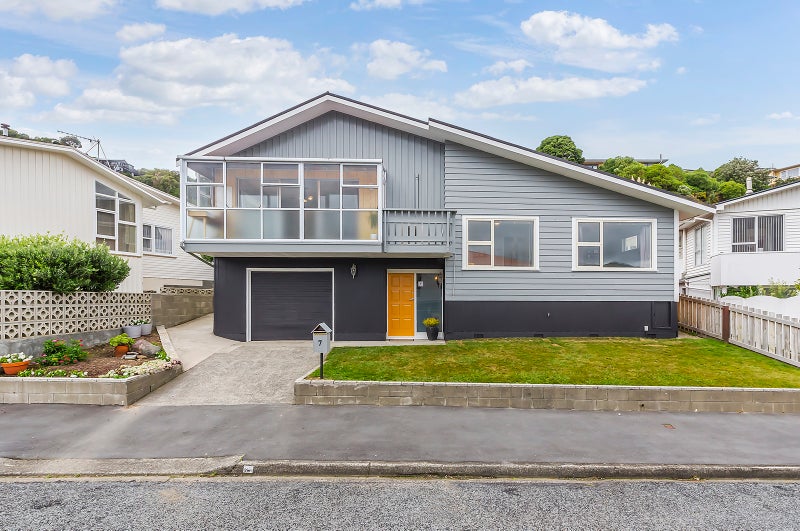 7 Witham Street, Island Bay, Wellington - Carousel 1