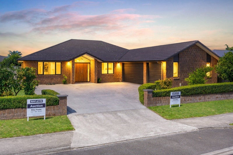 212 Cumberland Drive, Flagstaff, Hamilton - Carousel 1