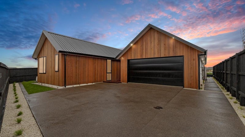 26 Purser Crescent, Flagstaff, Hamilton - Carousel 1