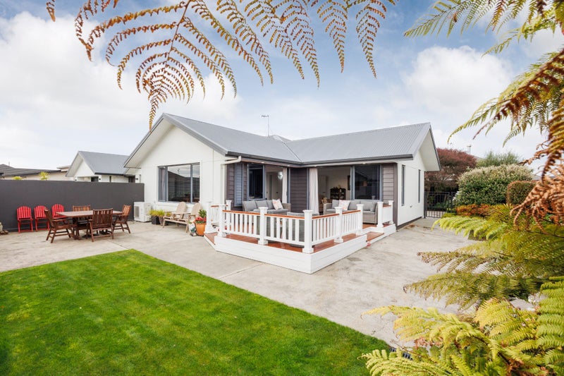 11 Majestic Way, Kelvin Grove, Palmerston North - Carousel 1