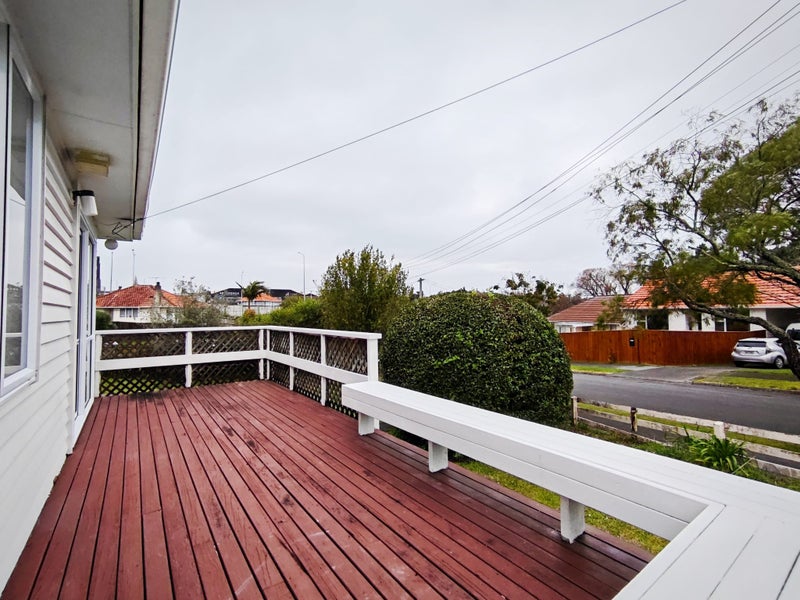 2/2 Novar Place, Point Chevalier, Auckland - Carousel 2