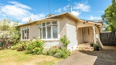 12 Plymouth Street, Whanganui, Whanganui - Carousel 1