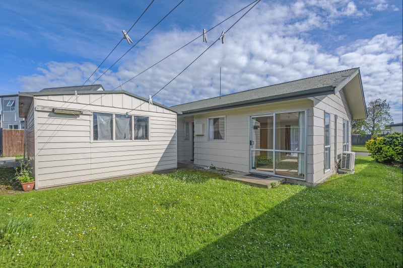 15 Leander Place, Milson, Palmerston North, Manawatu / Whanganui - Carousel 1