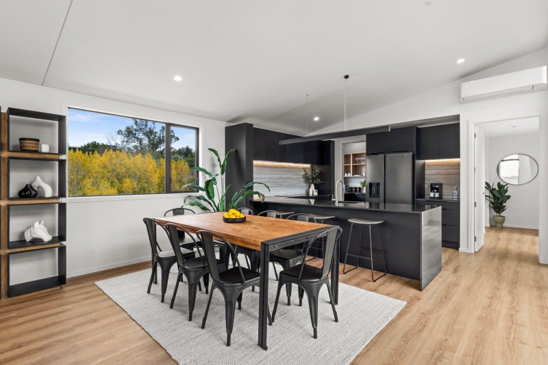 87 Oak Road, Poraiti, Napier - Carousel 2