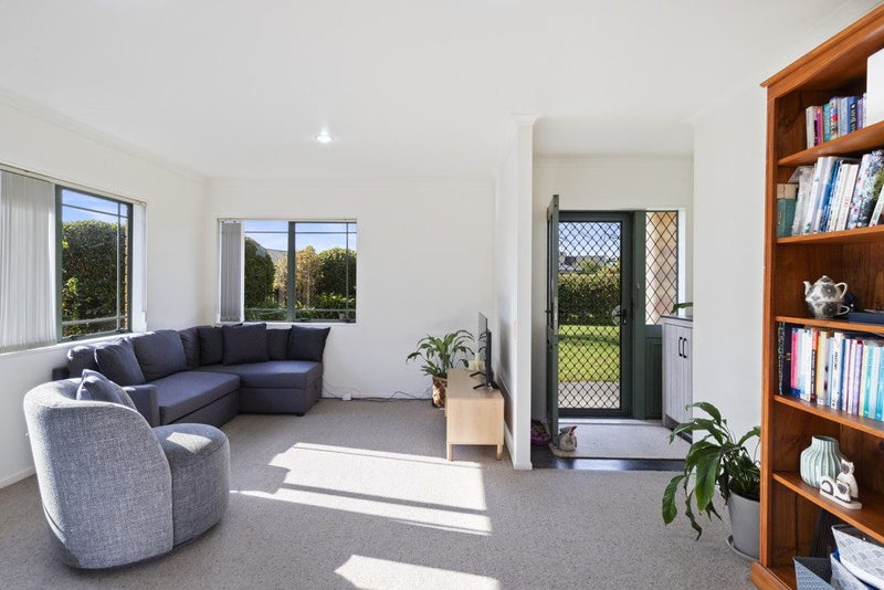 19 Brookesmith Drive, Waiuku, Waiuku - Carousel 2