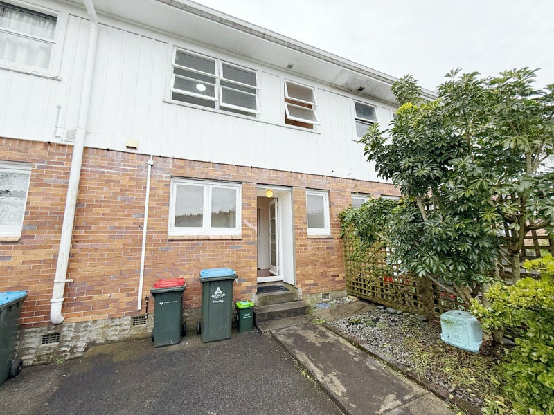 5/5 Aratonga Avenue, Greenlane, Auckland - Carousel 1