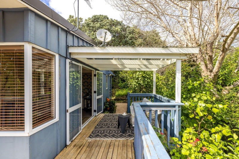 31 Putiki Road, Ostend, Waiheke Island - Carousel 1