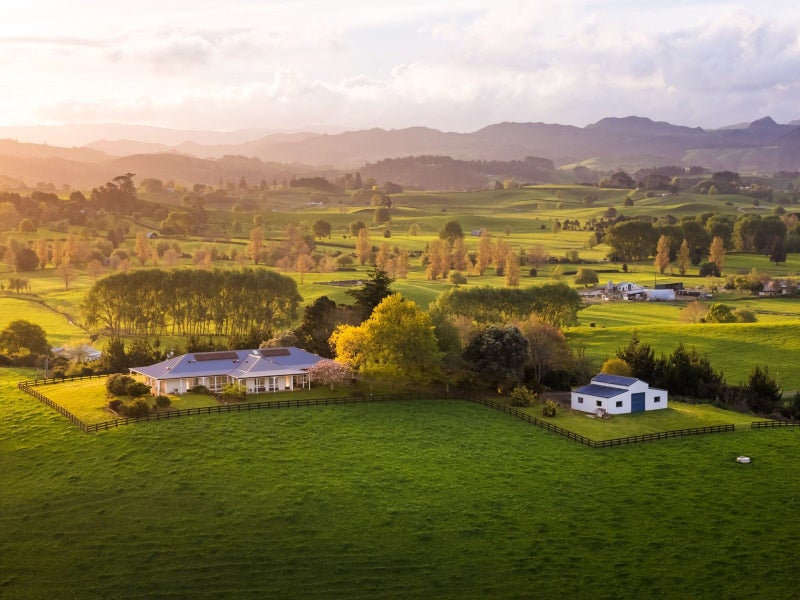 300 Grove Road, Te Pahu, Hamilton - Carousel 1