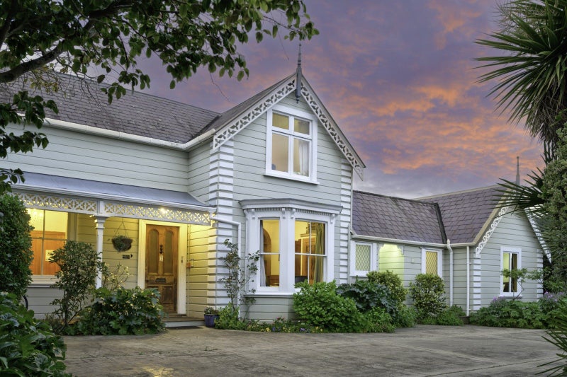 7 Cambria Gardens, The Wood, Nelson - Carousel 1