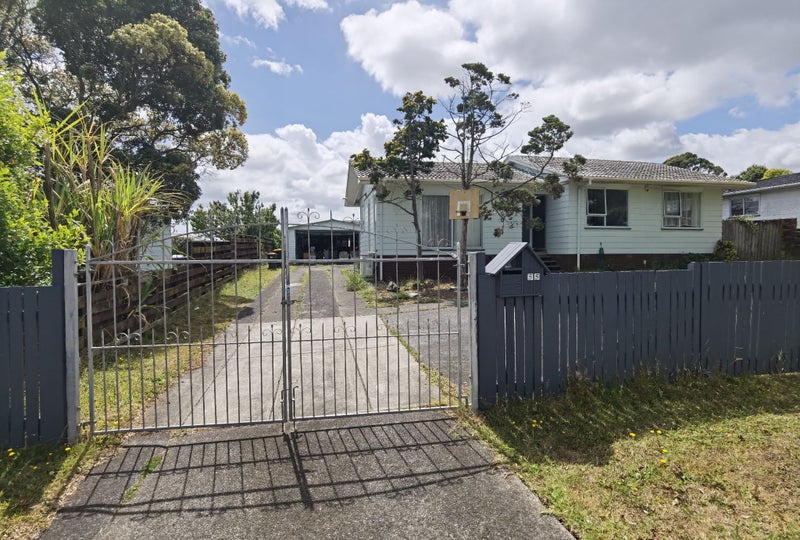 55 Sikkim Crescent, Clover Park, Auckland - Carousel 1
