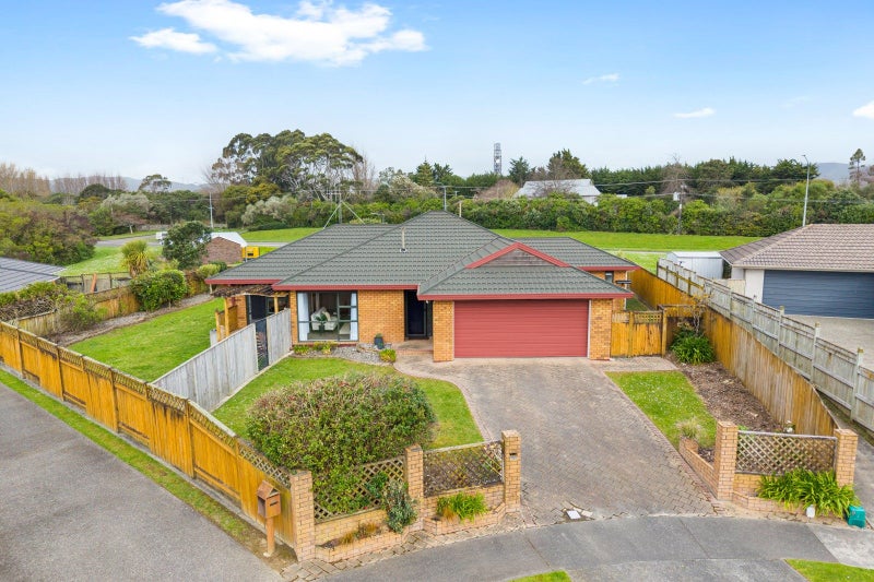 23 Greenwood Place, Fitzherbert, Palmerston North - Carousel 1
