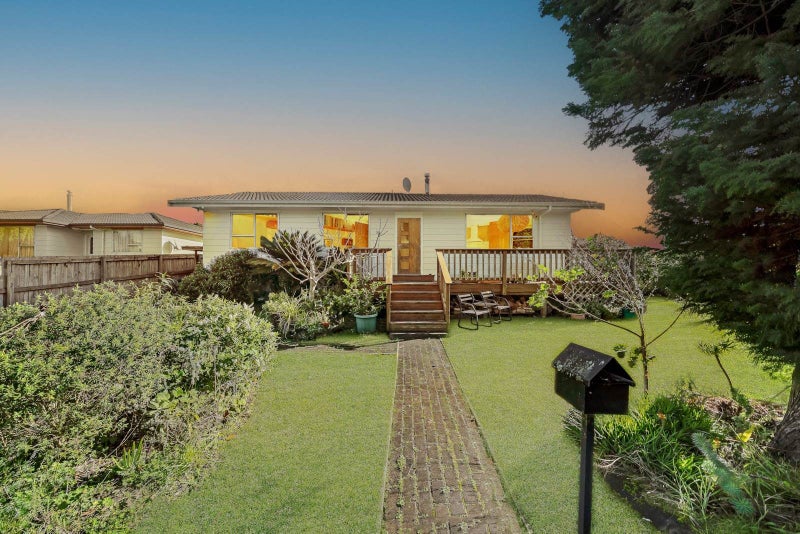 34 Serwayne Place, Sunnyvale, Auckland - Carousel 1