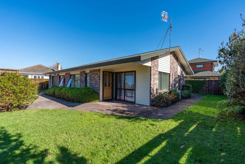 27B East Street, Claudelands, Hamilton - Carousel 2