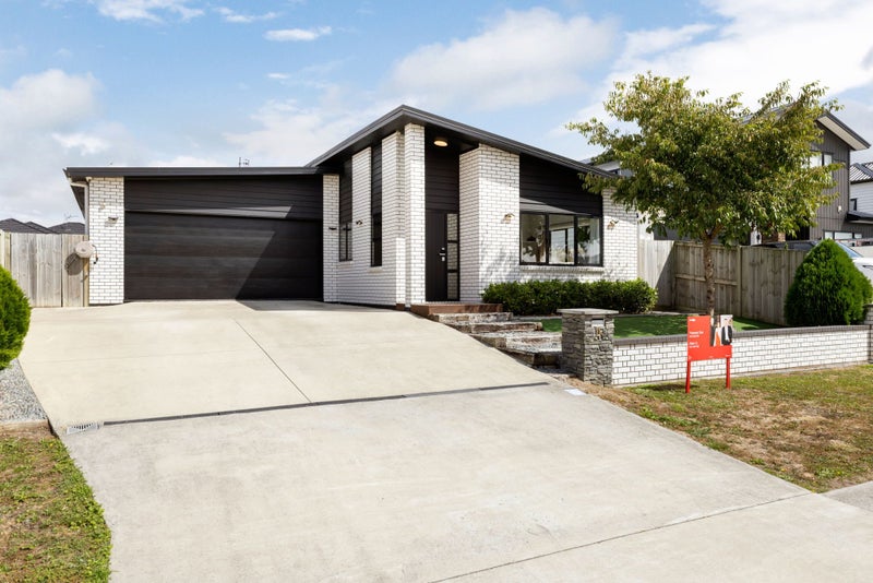 11 Tokerau DR, Rototuna North, Hamilton - Carousel 1